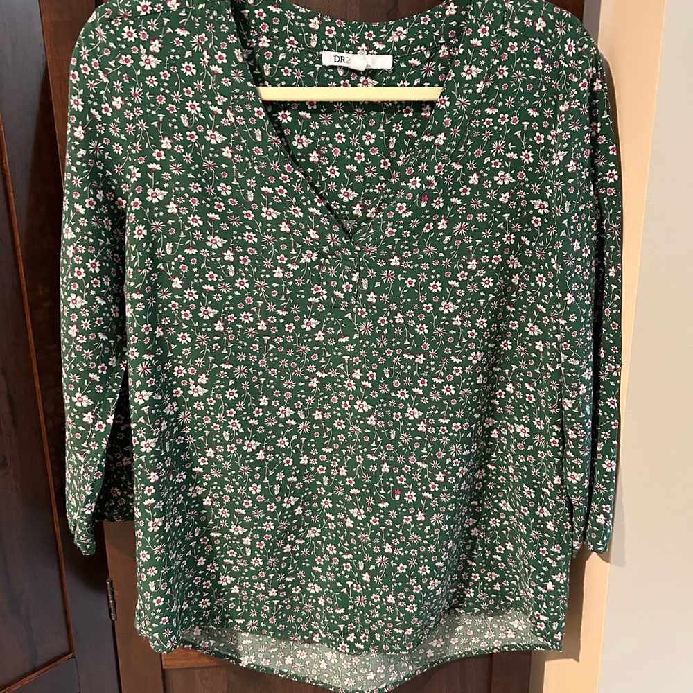 DR2 Green Floral V-Neck Top